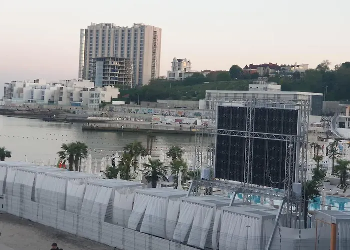 Comfortable Near The Sea . *